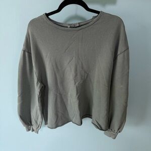 Universal Thread Womens Olive Crew Neck Sweatshirt Size Small Raw Hem